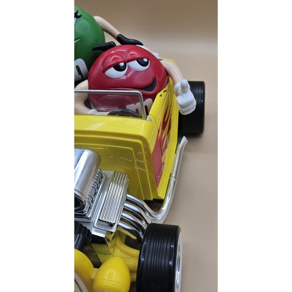 M&M'S REBEL HOT ROD CANDY DISPENSER CAR REBEL WITHOUT A CLUE YELLOW COLLECTIBLE - Picture 10 of 11